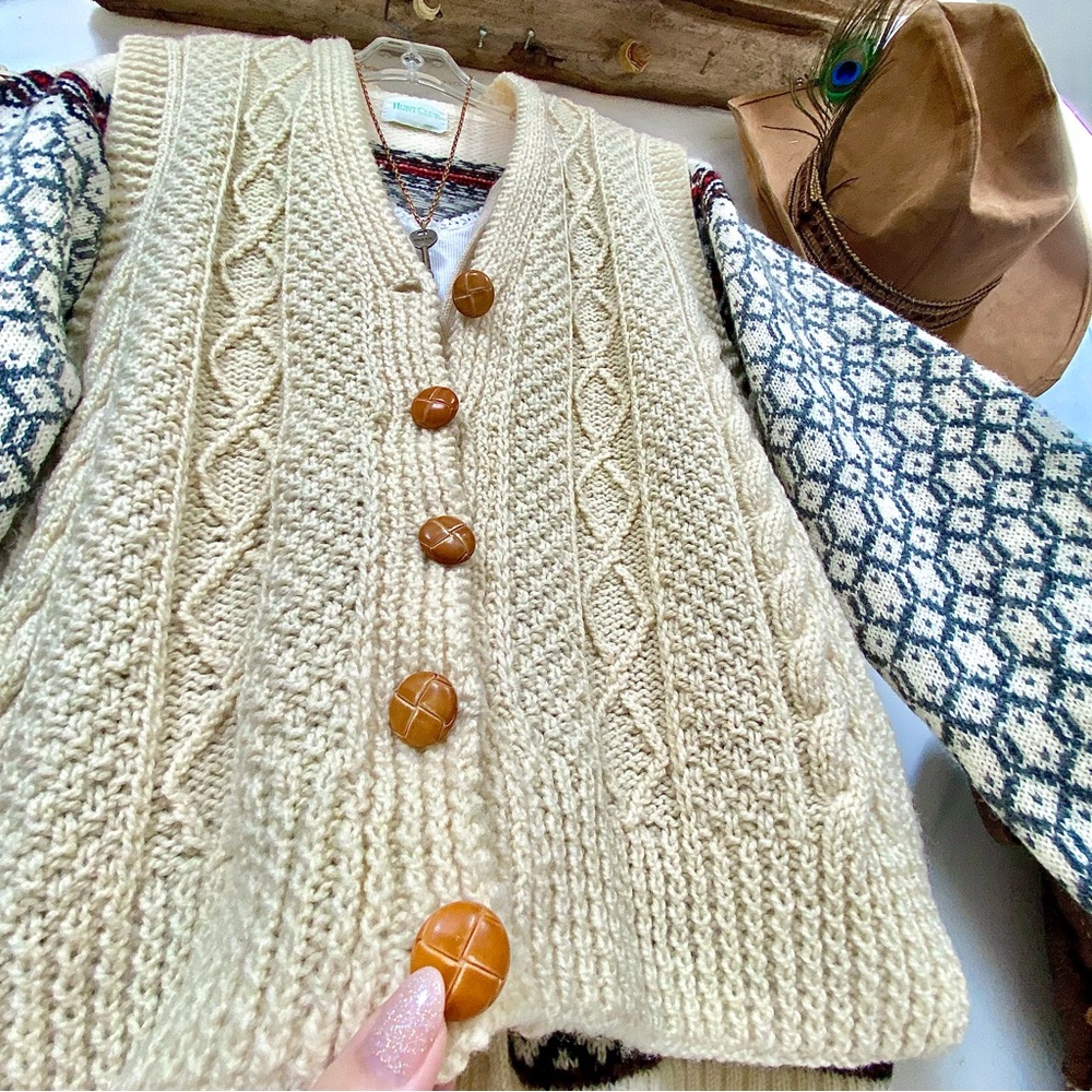 Rare ARTISAN cable knit prairie wool vest w granny cottage cabin country vibe - Picture 4 of 13